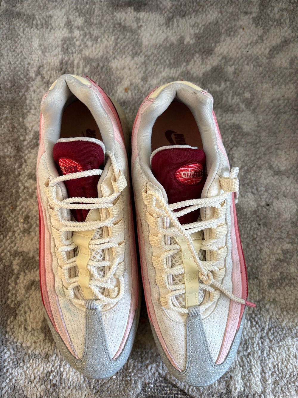 Nike Men White, Pink & Red Low-Top Sneakers